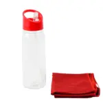 Botella deportiva de RPET con tapa de polipropileno, sorbete y anillo de agarre, acompañada de toalla de poliéster