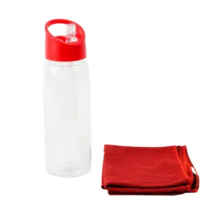 Botella deportiva de RPET con tapa de polipropileno, sorbete y anillo de agarre, acompañada de toalla de poliéster