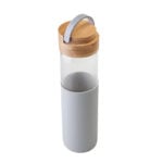 Botella reutilizable de vidrio con funda de silicona y tapa con agarre para transporte