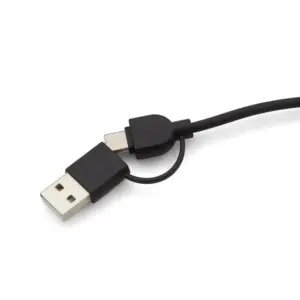 Cable de carga con tres salidas y pieza redonda de bamboo de donde emergen los conectores