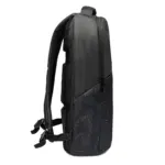 Mochila de polyester con compartimiento principal, bolsillo frontal y correas acolchadas visibles