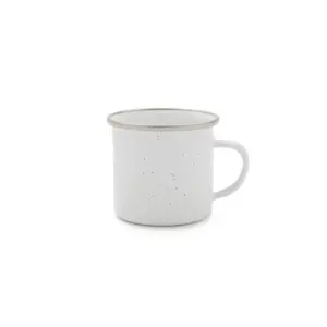Mug con asa y gift box de cartulina Kraft, visto de frente sobre fondo neutro