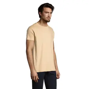 Polera de cuello redondo y manga corta fabricada en algodón semi-peinado Ringspun con acabado de canalé en el cuello