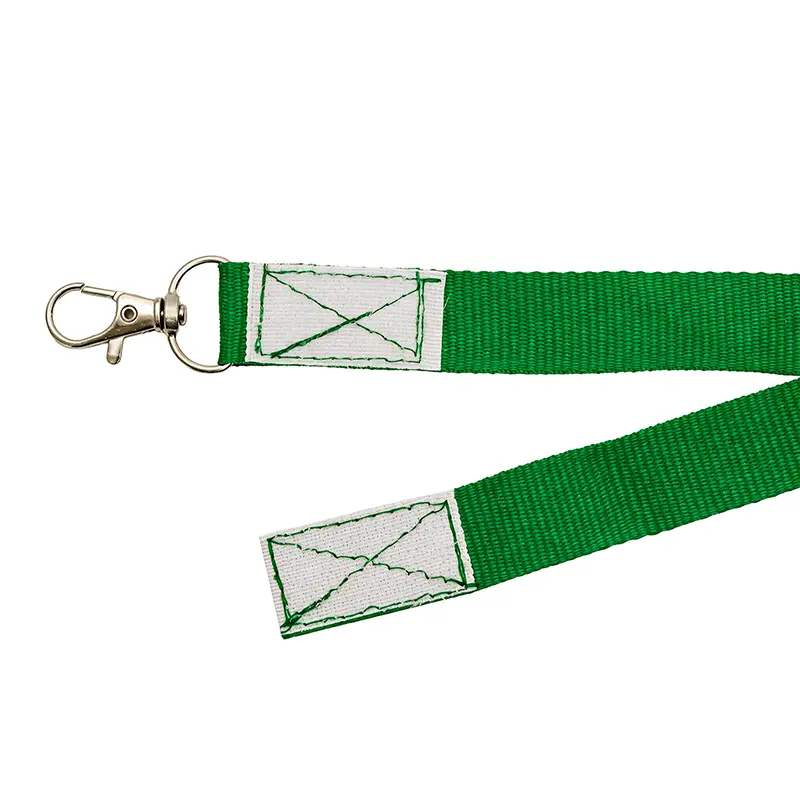 Detalle del lanyard verde con mosquetón metálico y cierre de velcro abierto con parches blancos cosidos