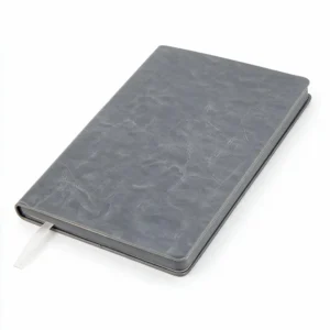 Cuaderno con tapa flexible de PU y lomo recto, cerrado, mostrando la portada lisa apta para marcaje