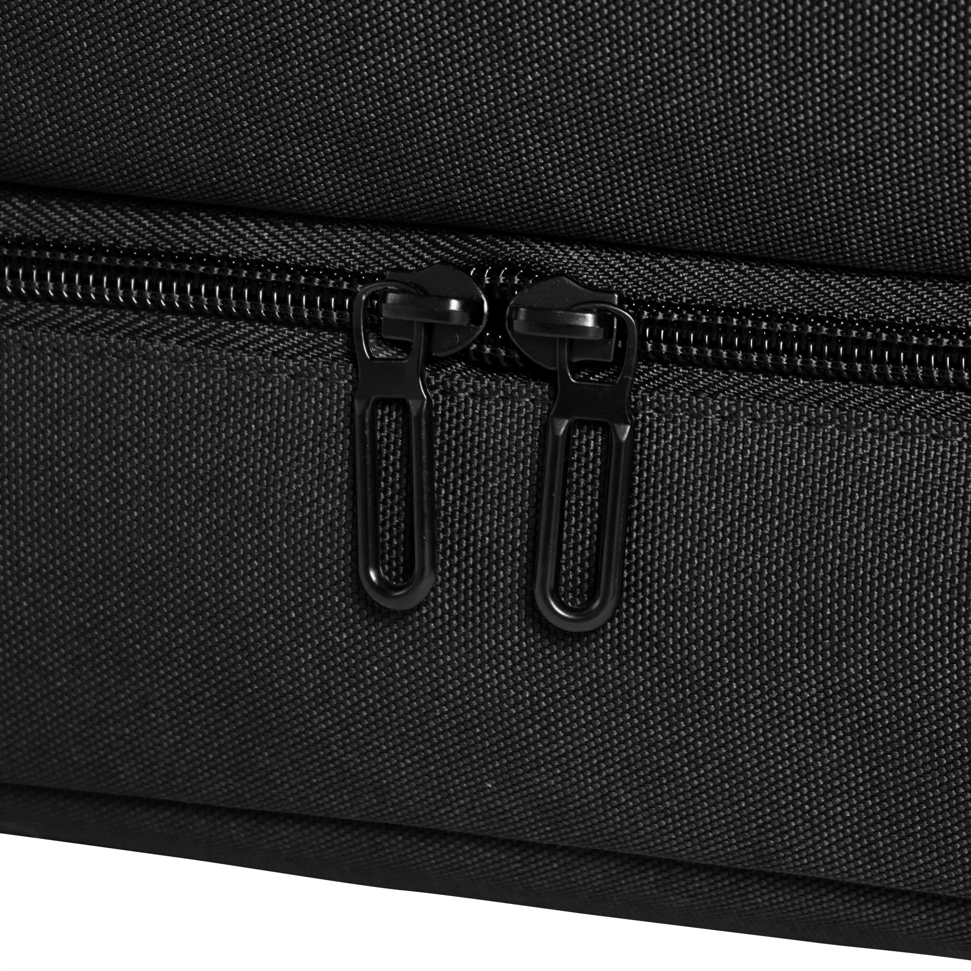 Detalle de los cierres del compartimento inferior del bolso