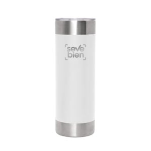 Mug térmico de frente, con bandas de acero inoxidable, tapa transparente y un logo de muestra plateado